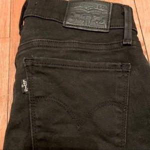 Levi’s black skinny jeans